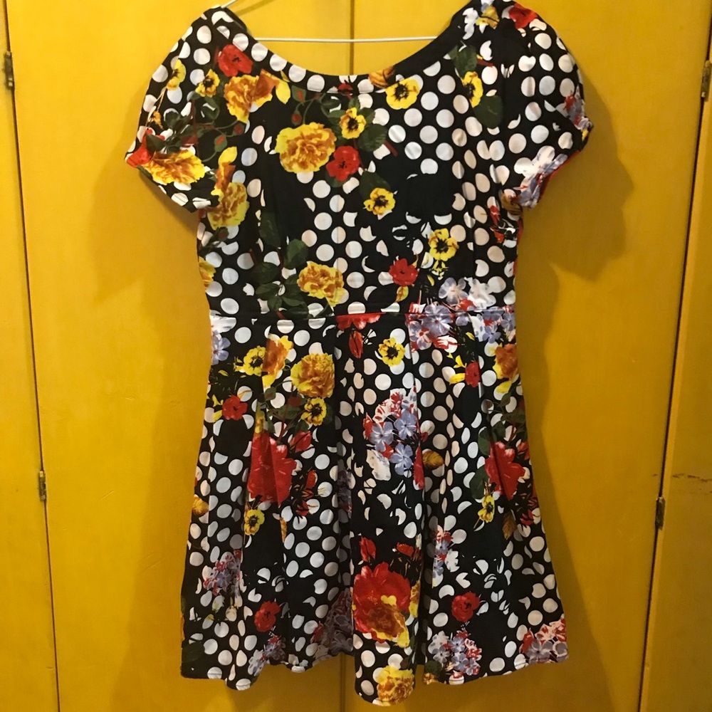 Polka dot floral dress by Sunny Girl size M